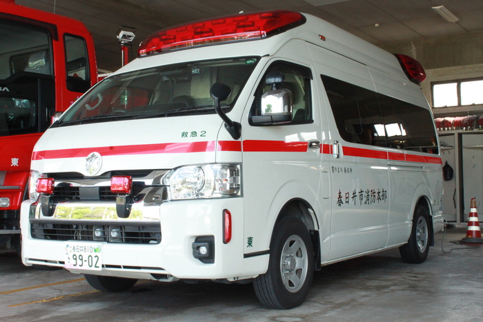 東出張所に配備された救急2号車の左前方からの写真