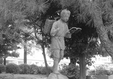 篠木小学校の二宮金次郎像