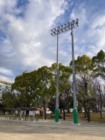 中央公園グラウンドナイター照明