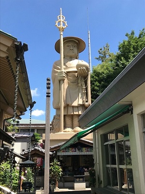 現在の崇彦寺勝川大弘法大師像の写真