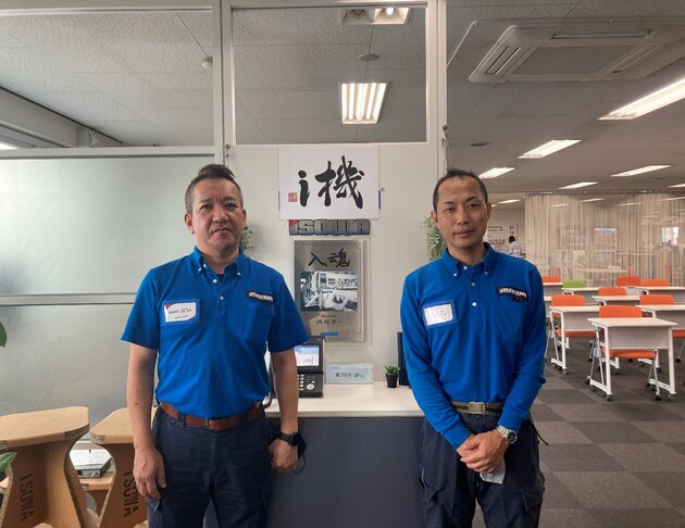取締役製造本部長 塩見さん(左) 工程管理セクション セクション長 石黒さん(右)