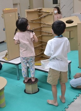 遊ぶ子ども2