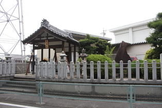 天王社と開拓紀念碑