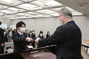新規採用職員辞令交付式