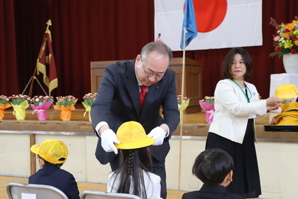 黄色い帽子の贈呈式