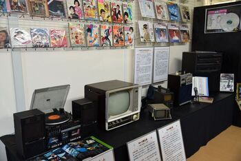 ブラウン管白黒テレビなど
