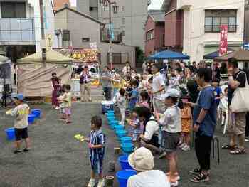 打ち水様子2
