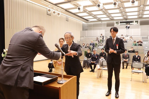 令和6年度文化芸術選奨表彰式　表彰の様子