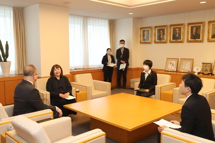 こども家庭福祉スーパーバイザー及びヤングケアラー支援アドバイザーの委嘱